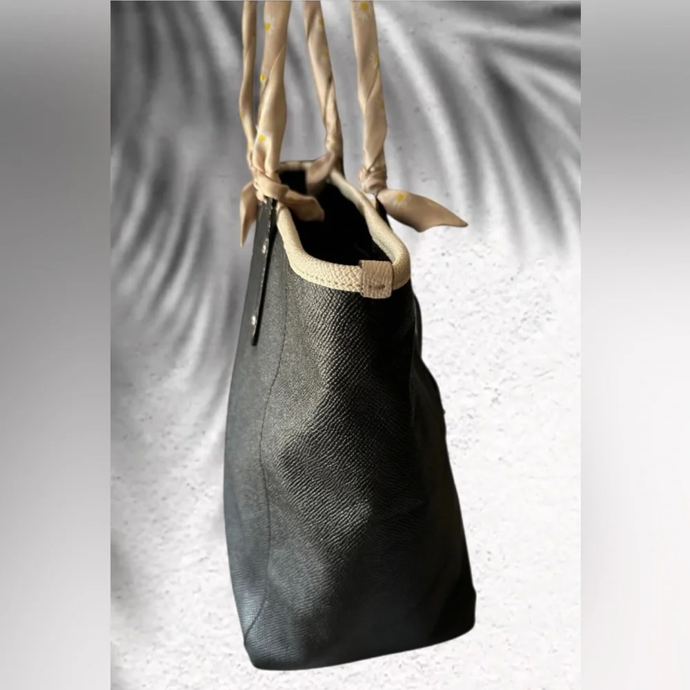 COACH Crossgrain Leather City Tote in Black/Chalk  No. F59125